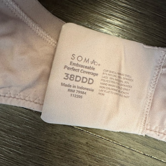Soma 38DDD EMBRACEABLE perfect coverage Elegant Lace Trimmed Bra in Soft Pink - Picture 2 of 2